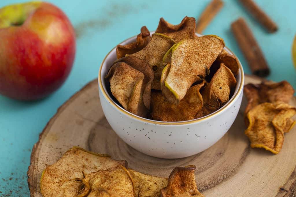 Dehydrated apple chips in air fryer