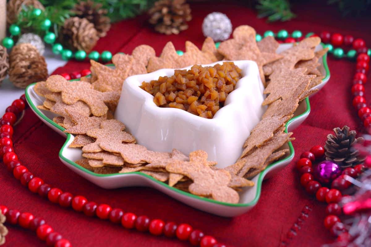 Apple pie dip with cinnamon chips, sweet apple salsa, healthy holiday appetizer, healthy holiday party desserts