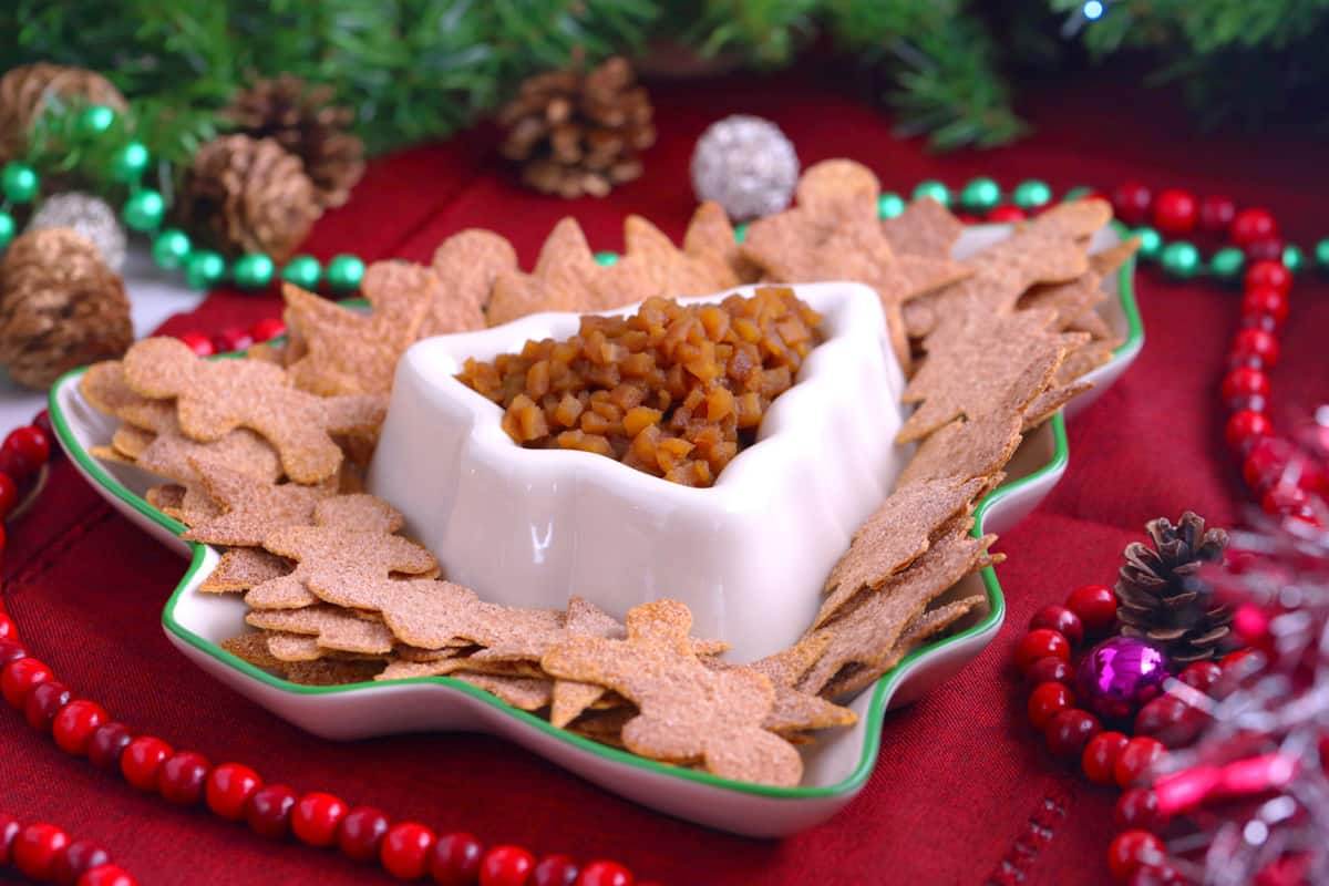 Apple pie salsa and cinnamon sugar tortillas, apple pie dip appetizer, healthy holiday treats, apple salsa with cinnamon chips