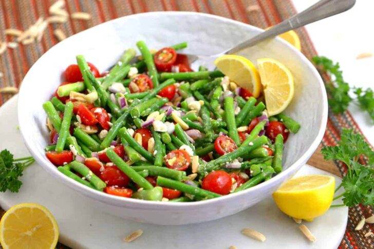 Asparagus Salad Recipe, asparagus tomato salad, raw asparagus salad, cold salads, easy lunch recipes, meal prep lunch ideas, cold lunch ideas, vegetarian meal prep recipes