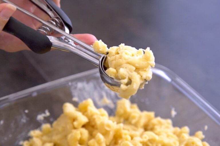 Portion cold macaroni and cheese with a cookie scoop (around 1.5 Tbsp).