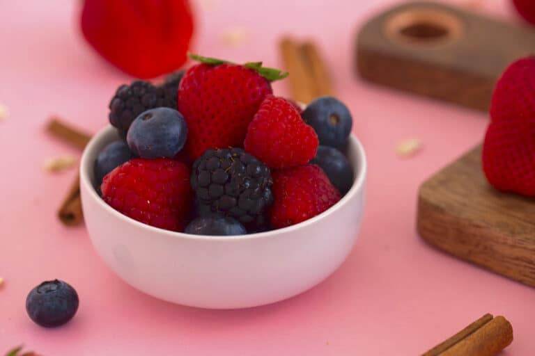 How to Make Baked Oatmeal with Berries