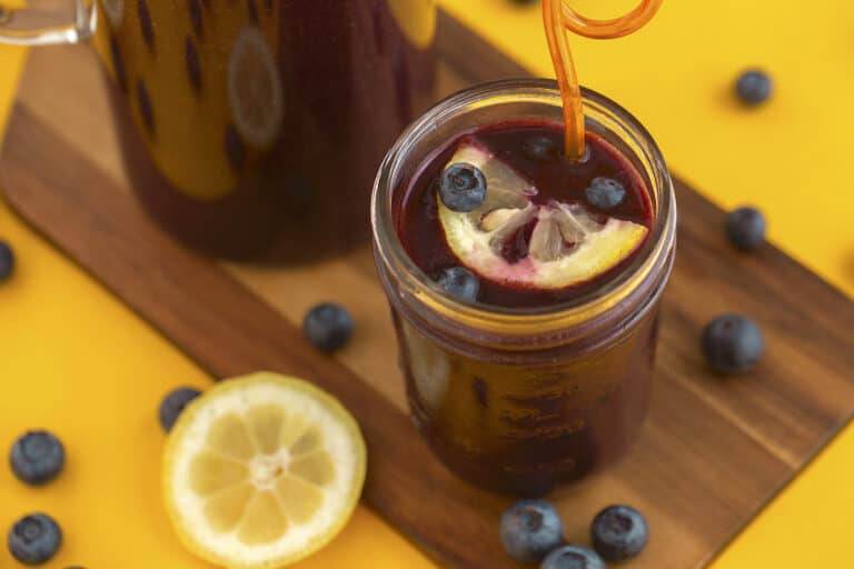 How to Make Blueberry Lemonade