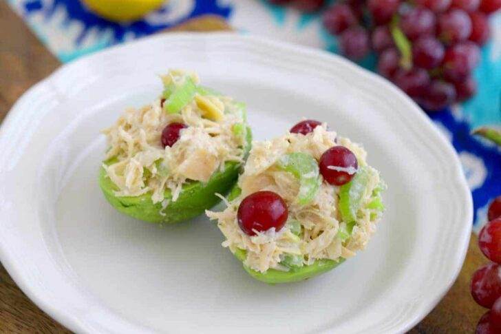 Canned Chicken Salad Recipe, how to make chicken salad with canned chicken, chicken salad with grapes and almonds, canned chicken recipes, easy chicken salad recipe, chicken salad without mayo, no cook meal prep, no heat lunch ideas