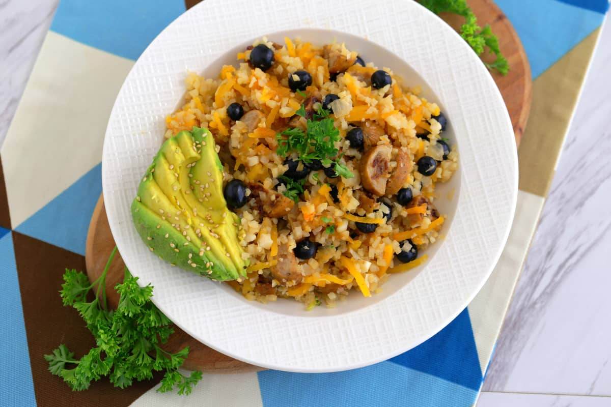 cauliflower fried rice recipe, how to make cauliflower fried rice, cooking cauliflower rice, cauliflower fried rice paleo, whole30 cauliflower fried rice, make ahead lunch bowls, lunch bowl recipes, healthy lunch bowls