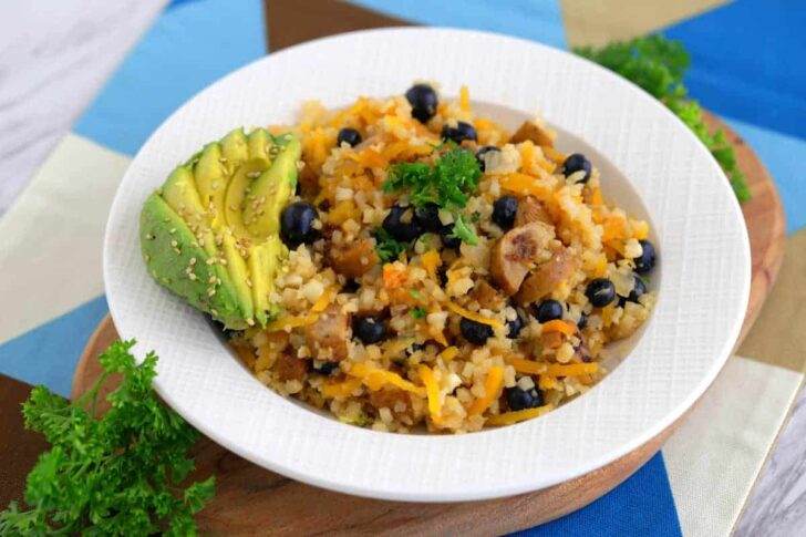 Cauliflower Fried Rice, cauliflower rice recipes, how to make cauliflower fried rice, low carb rice, cauliflower rice paleo, cauliflower fried rice paleo, whole30 cauliflower rice, paleo bowl, cauliflower rice bowl