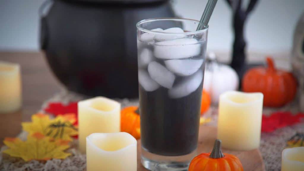 Activated Charcoal Lemonade Recipe, black lemonade, black Halloween punch, charcoal lemonade benefits, halloween drinks non alcoholic, halloween drinks for kids