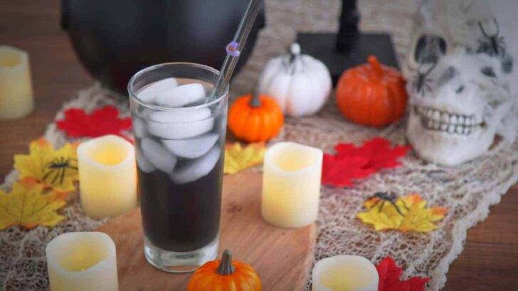 Activated Charcoal Lemonade Recipe, black lemonade, black Halloween punch, charcoal lemonade benefits, halloween drinks non alcoholic, halloween drinks for kids