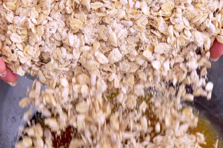 Add granola dry ingredients into the wet mixture and stir well.