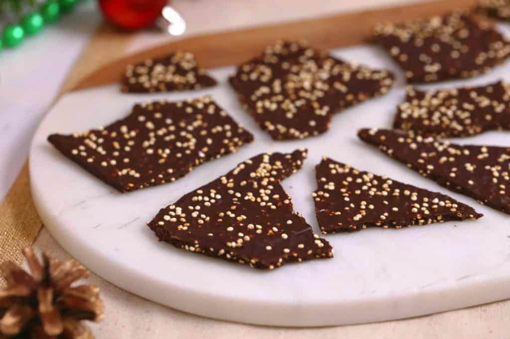Dark Chocolate Quinoa Bark, chocolate bark, Christmas chocolate bark, how to make puffed quinoa, easy homemade Christmas gifts, quinoa chocolate bark, dark chocolate bark
