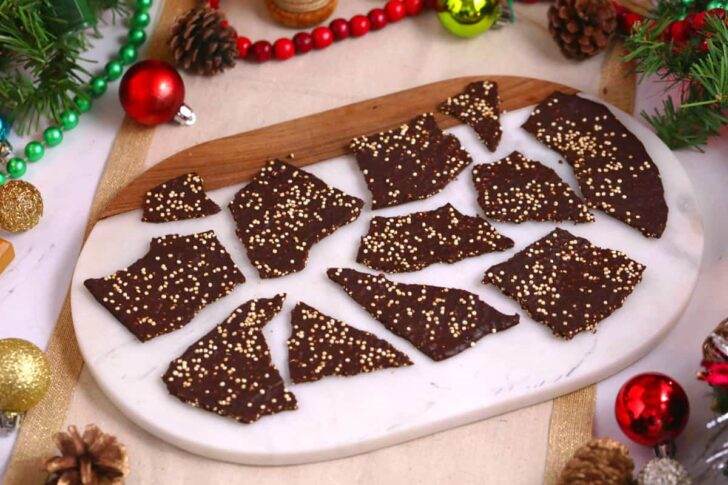 Dark Chocolate Quinoa Bark, chocolate bark, Christmas chocolate bark, how to make puffed quinoa, easy homemade Christmas gifts, quinoa chocolate bark, dark chocolate bark
