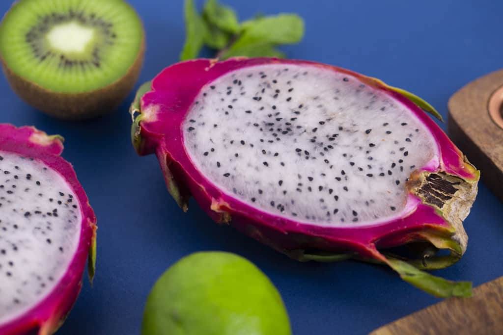 What does dragon fruit taste like