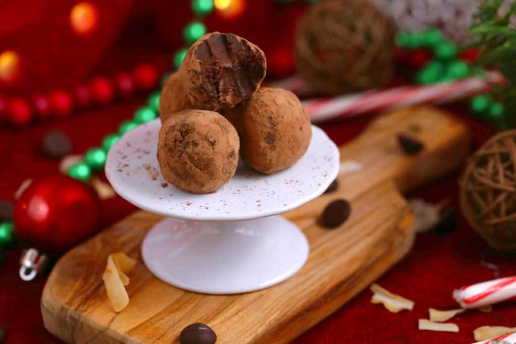 Easy Chocolate Truffles Recipe, how to make chocolate truffles, vegan truffles, paleo truffles, low carb truffles, 2 ingredient chocolate truffles