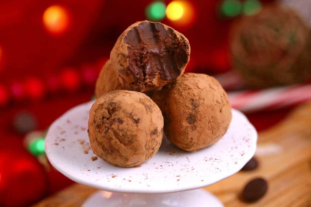Easy Chocolate Truffles Recipe, how to make chocolate truffles, vegan truffles, paleo truffles, low carb truffles, 2 ingredient chocolate truffles