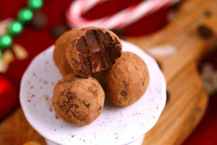 Easy Chocolate Truffles Recipe, how to make chocolate truffles, vegan truffles, paleo truffles, low carb truffles, 2 ingredient chocolate truffles