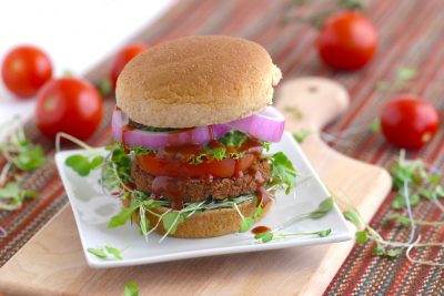 Healthy Veggie Burger Recipe, Easy Black Bean Burger Recipe, 3 ingredient healthy recipes, easy 3 ingredient recipes, 3 ingredient meals, 3 ingredient recipes for dinner