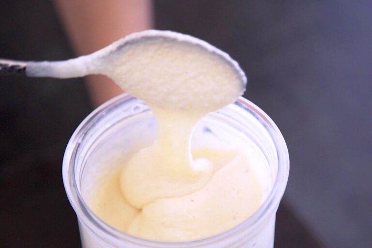 How to Make a Smoothie with Peaches