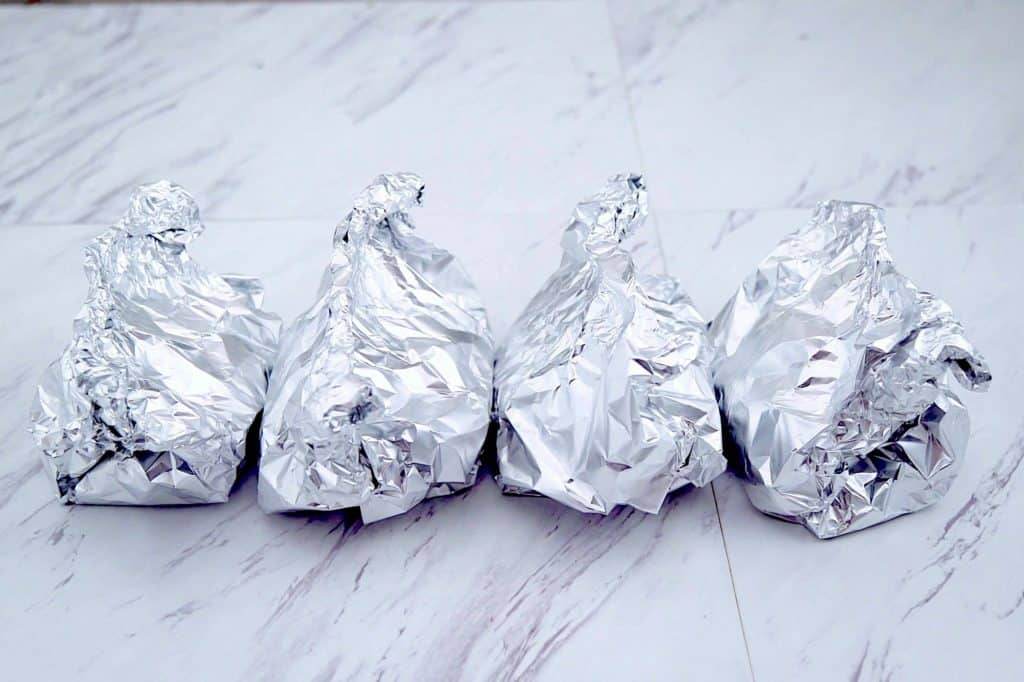 Make ahead foil packet dinners, foil packet dinner ideas, foil packets in the oven, one pan meals, healthy dinner, healthy meal prep for the week, easy foil dinners, foil packet vegetables oven