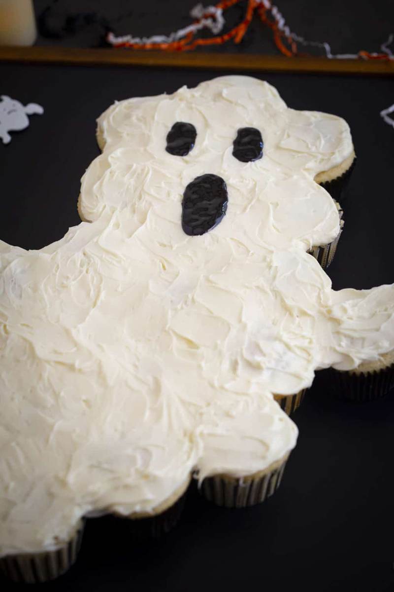 Ghost Pull Apart Cupcake Cake