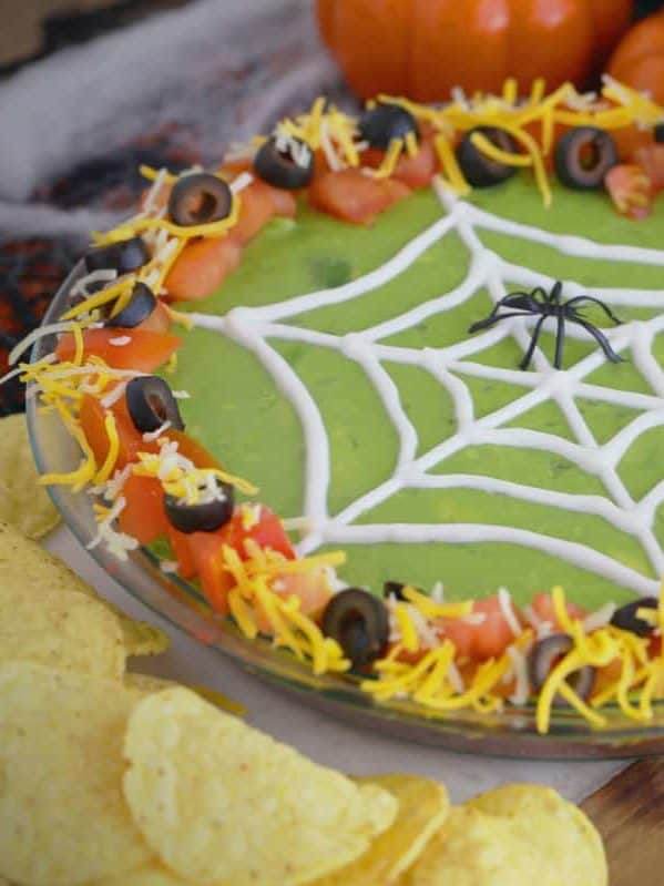 Halloween 7 Layer Dip, Halloween spider 7 layer dip, 7 layer dip Halloween style, 7 layer Mexican dip Halloween, Halloween spider web 7 layer dip, Halloween taco dip, spider web taco dip, Halloween party dips, how to make 7 layer dip