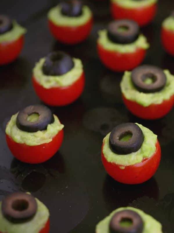 halloween eyeballs, halloween eyeball snacks, halloween party food eyeballs, edible eyeball recipes halloween, halloween party snacks, healthy halloween snacks