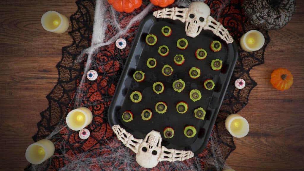 halloween eyeballs, halloween eyeball snacks, halloween party food eyeballs, edible eyeball recipes halloween, halloween party snacks, healthy halloween snacks