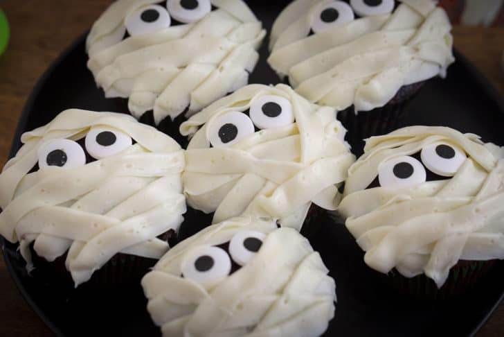 Halloween Cupcakes with Eyes