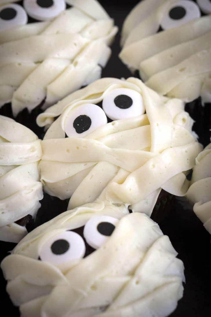 Halloween Mummy Cupcakes