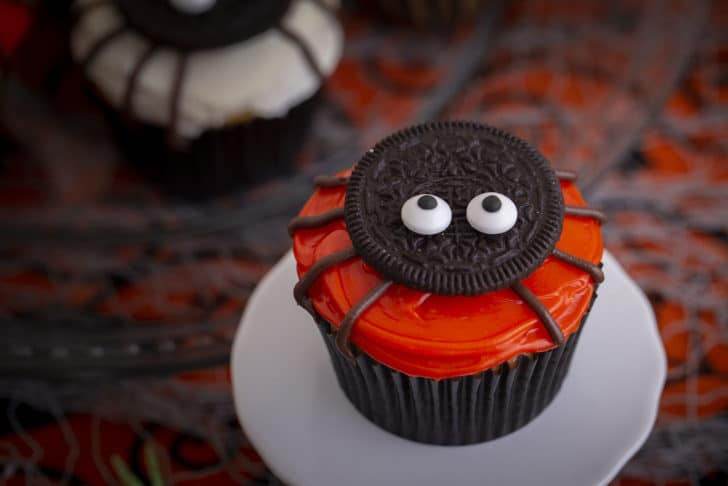 How to Make Spider Cupcakes with Candy Eyes