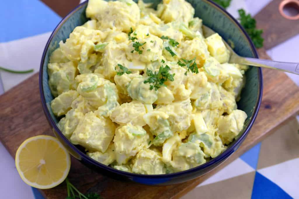 Homemade Healthy Potato Salad Recipe with Egg, easy potato salad recipe, avocado oil mayo, healthy mayonnaise, cheap easy meals, easy meals to make, lunch meal prep recipes, old fashioned potato salad
