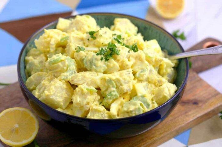 Healthy Potato Salad Recipe with Avocado Oil Mayo, how to make potato salad, potato salad with egg, avocado oil mayo recipe, healthy homemade mayonnaise, meal prep lunch ideas, cold lunch ideas