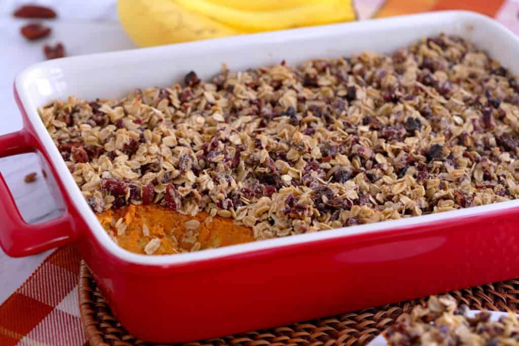 healthy sweet potato casserole with oatmeal topping, healthy thanksgiving side dishes, baked sweet potato casserole with pecans