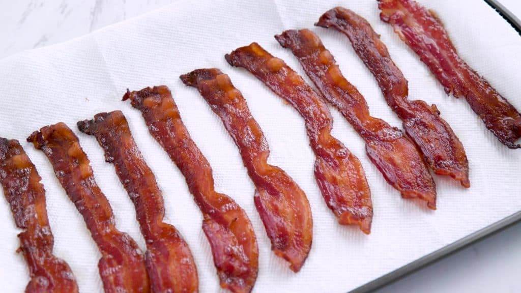 Baking bacon, how to make bacon in the oven, how do you cook bacon in the oven, how long can you freeze bacon, ketogenic breakfast, low carb meal prep