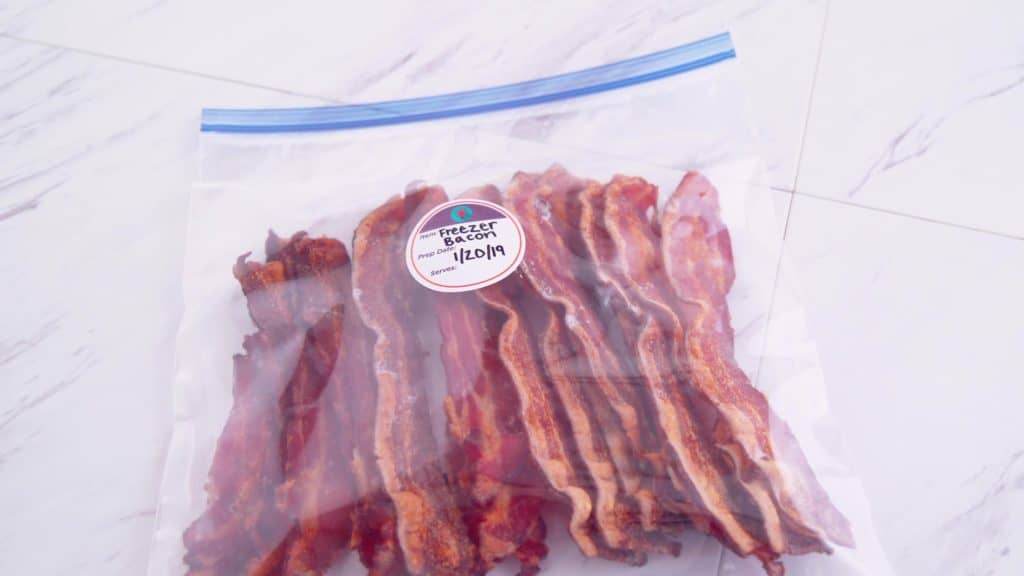 Oven baked bacon, how to bake bacon in the oven, temp to bake bacon, how to freeze cooked bacon, keto diet breakfast, best keto recipes,