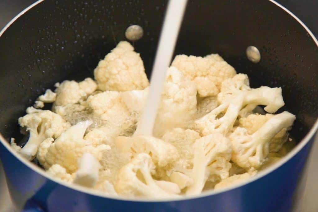 How to Make Cauliflower Mashed Potatoes, cauliflower and potato mash, cheap healthy meal prep recipes