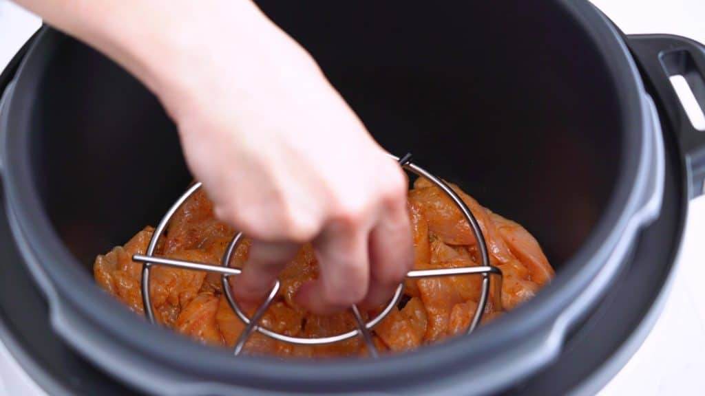 Instant pot steam rack, how to make chicken fajitas in instant pot, pressure cooker chicken recipes, chicken tacos instant pot, instant pot meals, healthy instant pot chicken fajitas