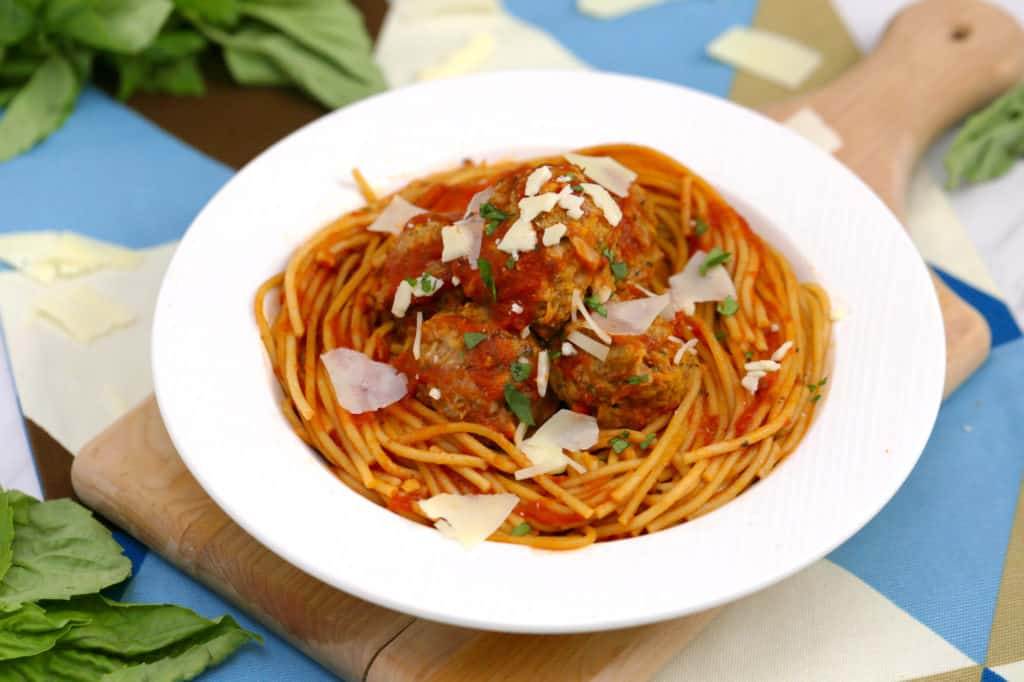 Instant pot spaghetti and meatballs recipe, instant pot pasta, instant pot meals, spaghetti instant pot, how to cook spaghetti in instant pot, instant pot spaghetti meatballs, instant pot pressure cooker recipes, pressure cooker meals