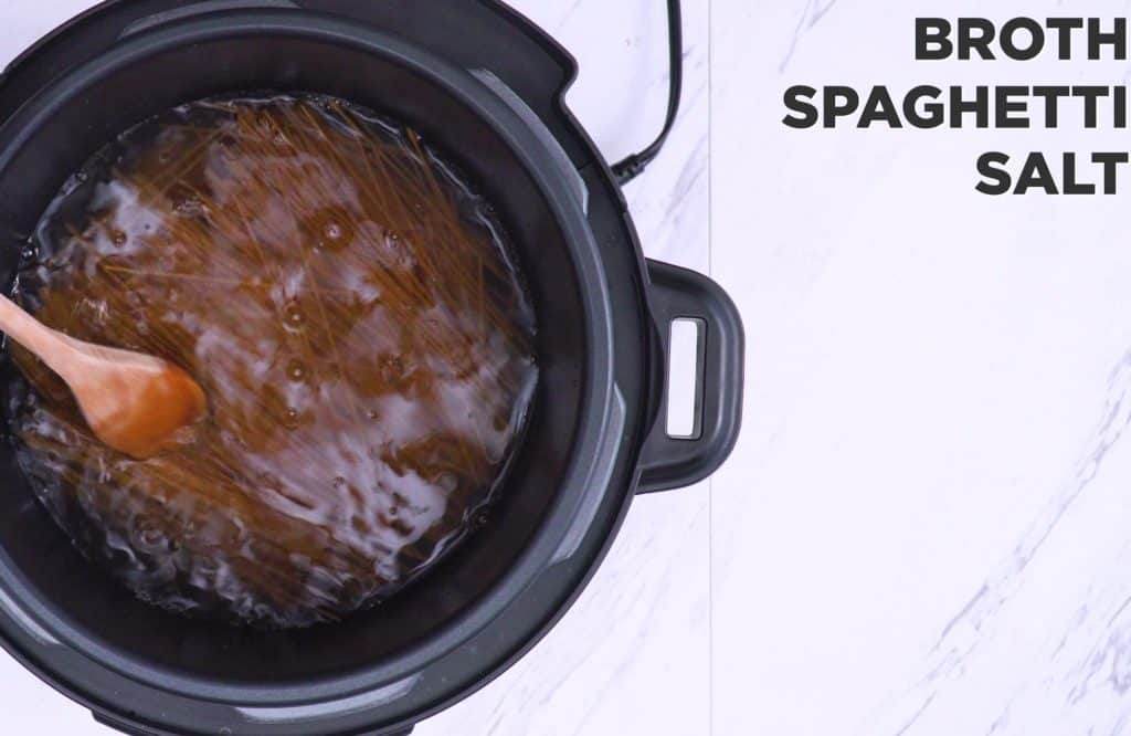 Instant pot spaghetti noodles, pressure cooker meals, pressure cooker spaghetti, spaghetti instant pot, how to cook spaghetti in instant pot, instant pot spaghetti and meatballs, easy instant pot recipes
