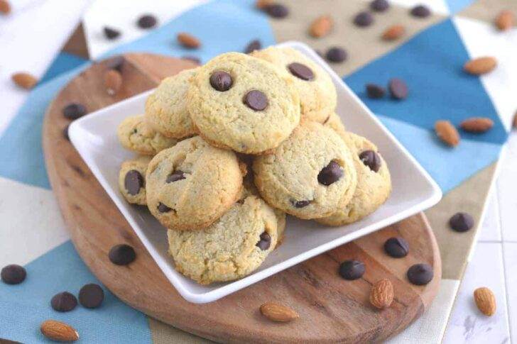 Keto Chocolate Chip Cookies