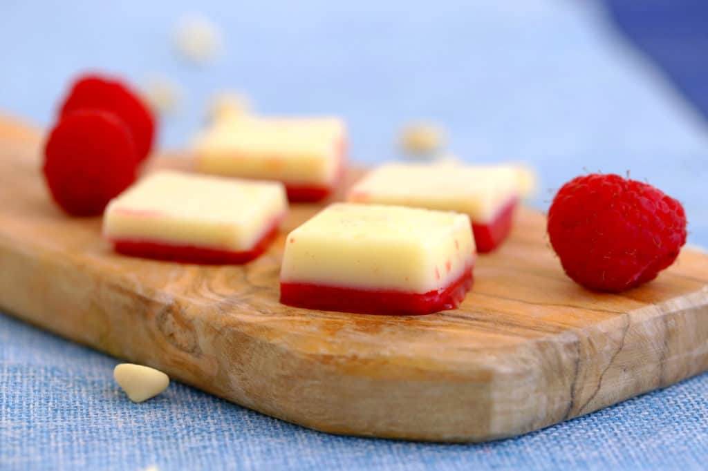 Keto White Chocolate Fat Bombs, white chocolate raspberry fat bombs, best keto fat bomb recipes, fat bomb recipes keto, fat bombs with coconut oil, easy fat bombs, paleo fat bombs, ketogenic fat bombs, keto bomb recipe, sweet & savory fat bombs