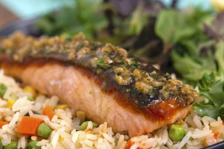 Easy Salmon with Lemon Butter Sauce