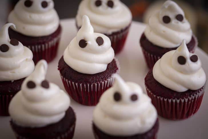 How to Make Ghost Cupcakes with Marshmallow Frosting
