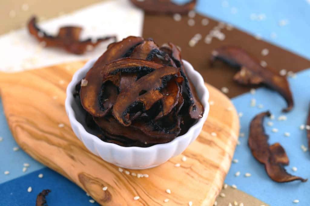 mushroom chips, baked mushroom chips, baked Portobello mushroom chips, paleo chips, vegetable chips recipe, crispy mushrooms, easy asian dipping sauce, sesame mayo recipe