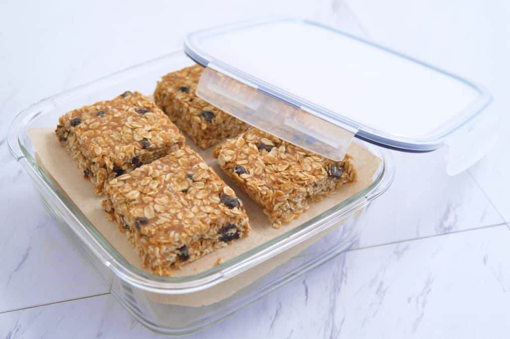 Peanut Butter Oatmeal Bars, healthy no bake oatmeal bars, homemade breakfast bars, healthy oatmeal raisin bars, easy healthy breakfast, breakfast meal prep ideas, healthy breakfast recipes, breakfast bar recipe