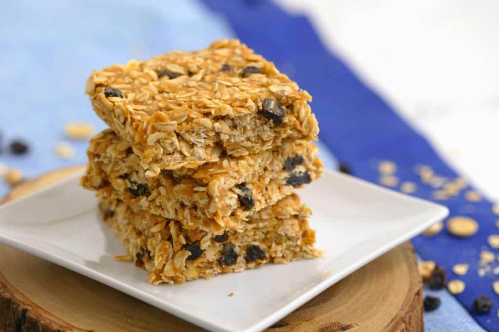 No Bake Peanut Butter Oatmeal Bars, healthy breakfast bar recipe, no bake granola bars, healthy oatmeal breakfast bars, healthy breakfast ideas, breakfast meal prep, quick breakfast ideas, healthy granola bars