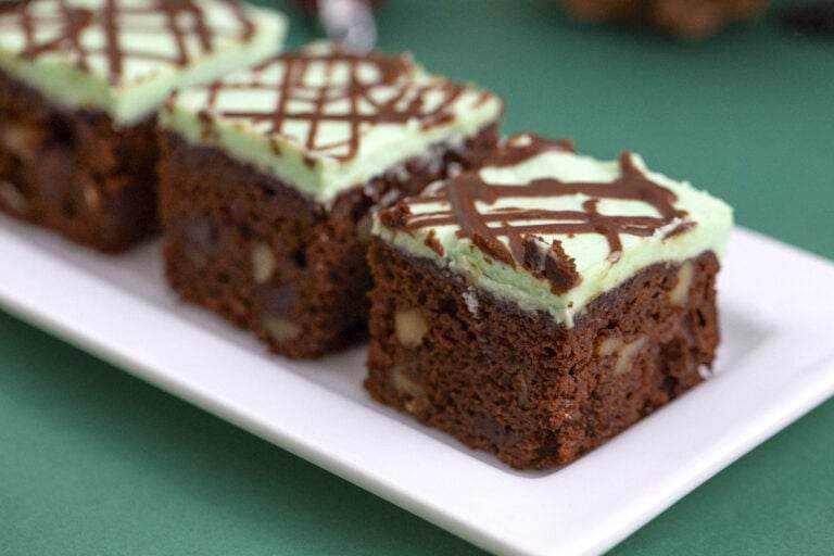 Buttercream powdered sugar frosting for brownies
