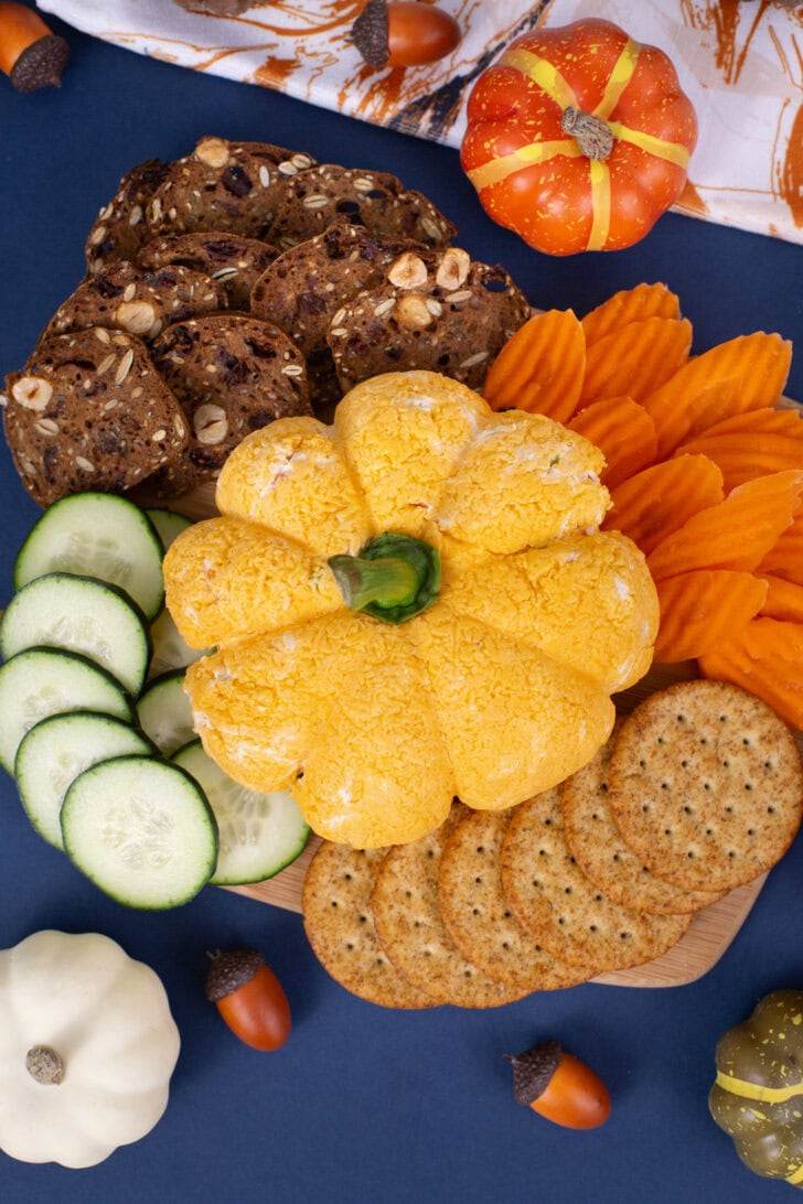 Pumpkin Cheese Ball – Easy Fall Appetizer for Parties