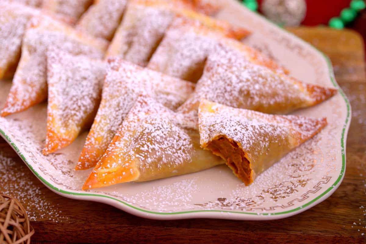 Pumpkin Pie Wontons, baked wontons for appetizers, healthy holiday desserts, holiday party desserts, how to make baked wontons