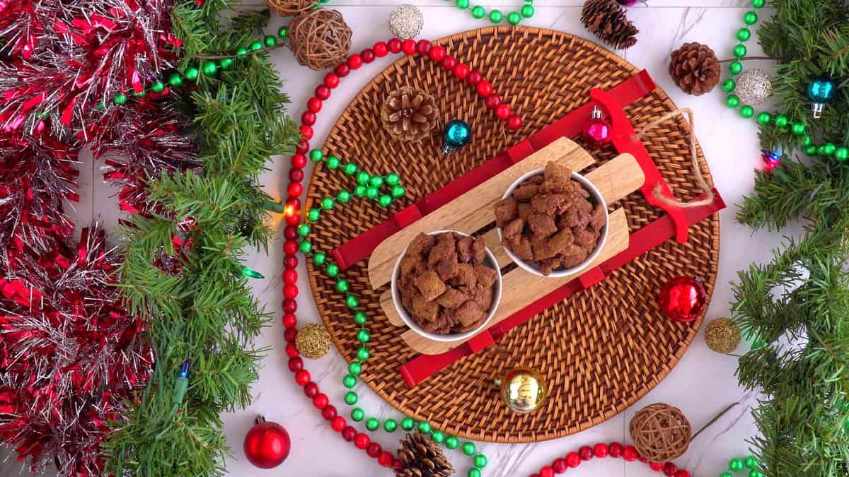 Muddy Buddies Recipe, how to make muddy buddies, Puppy Chow Recipe, chex muddy buddies, Christmas muddy buddies