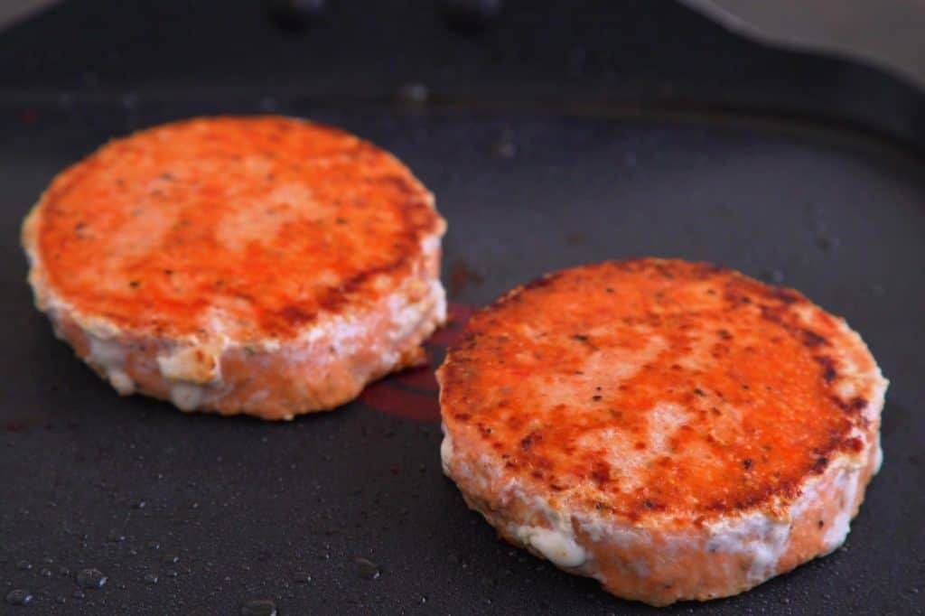 How to Cook Salmon Burgers on Stove